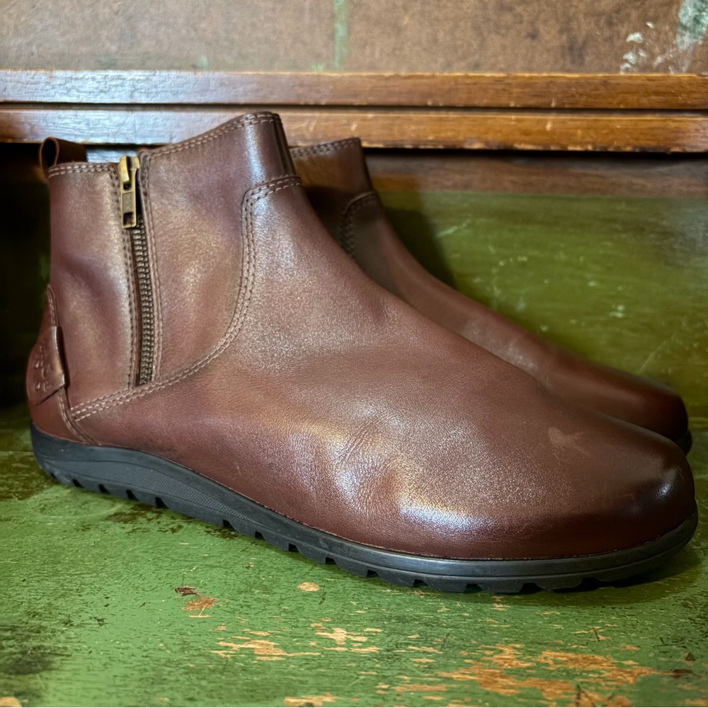 Taos Footwear Brown Leather Ankle Boots